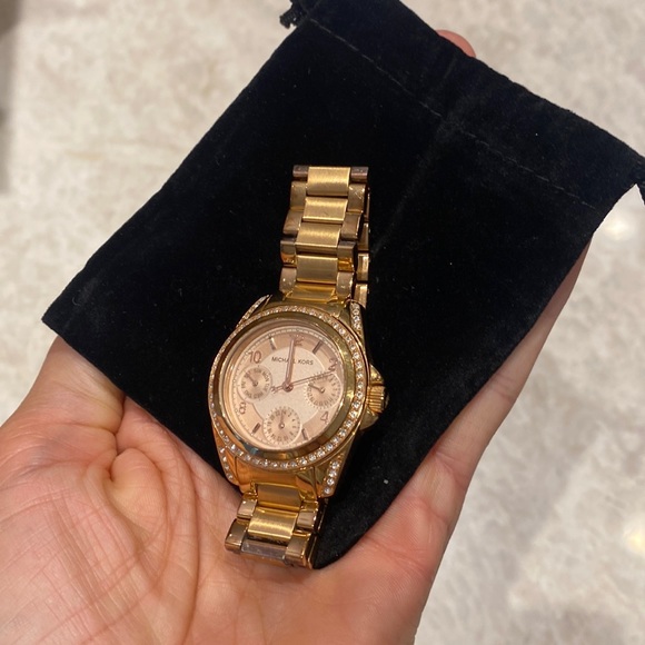 Micheal Kors Rose gold Watch - Picture 1 of 2